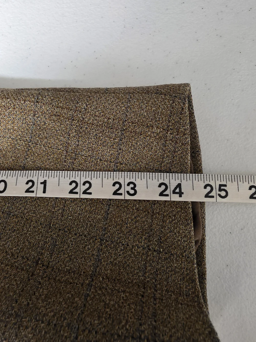 52%silk 48%wool classic brown sport coat featuring a windowpane plaid pattern